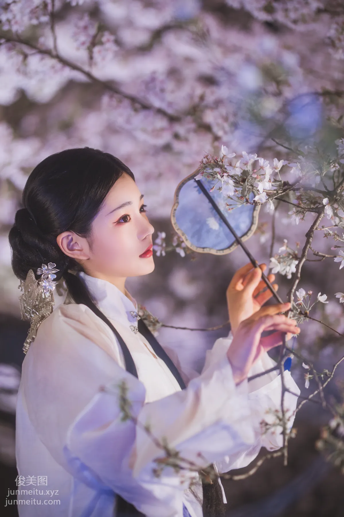 [艺图语] 2022.05.11 梦遣看花人 吴莹琨琨 page 11