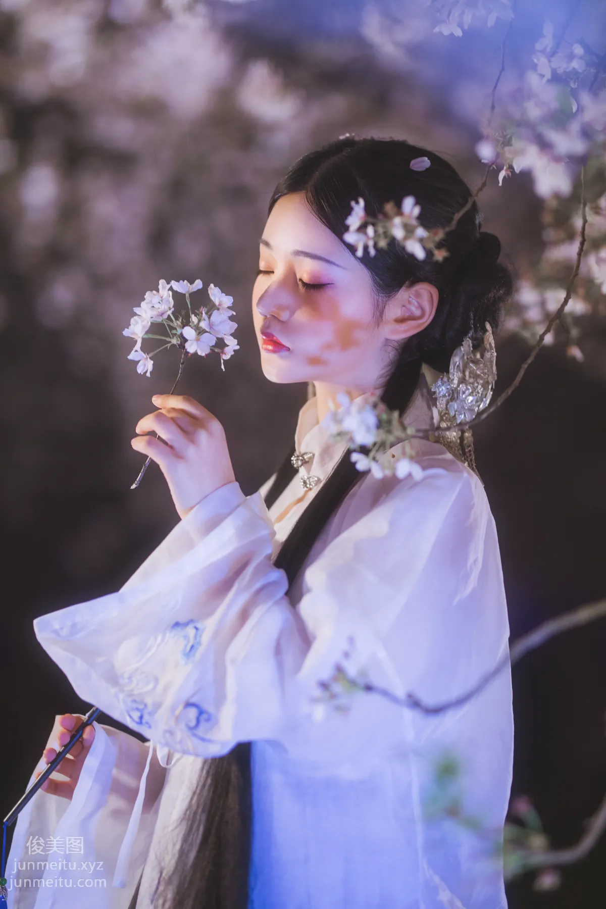 [艺图语] 2022.05.11 梦遣看花人 吴莹琨琨 page 12