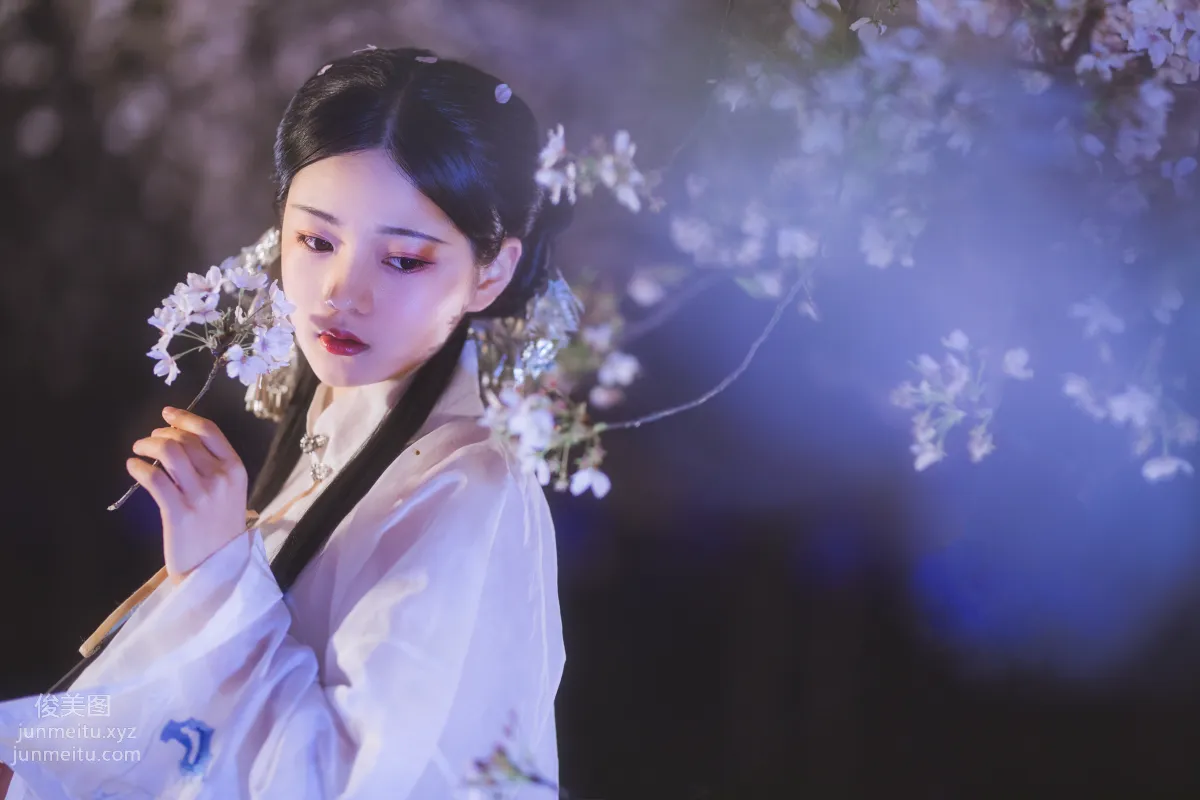 [艺图语] 2022.05.11 梦遣看花人 吴莹琨琨 page 13