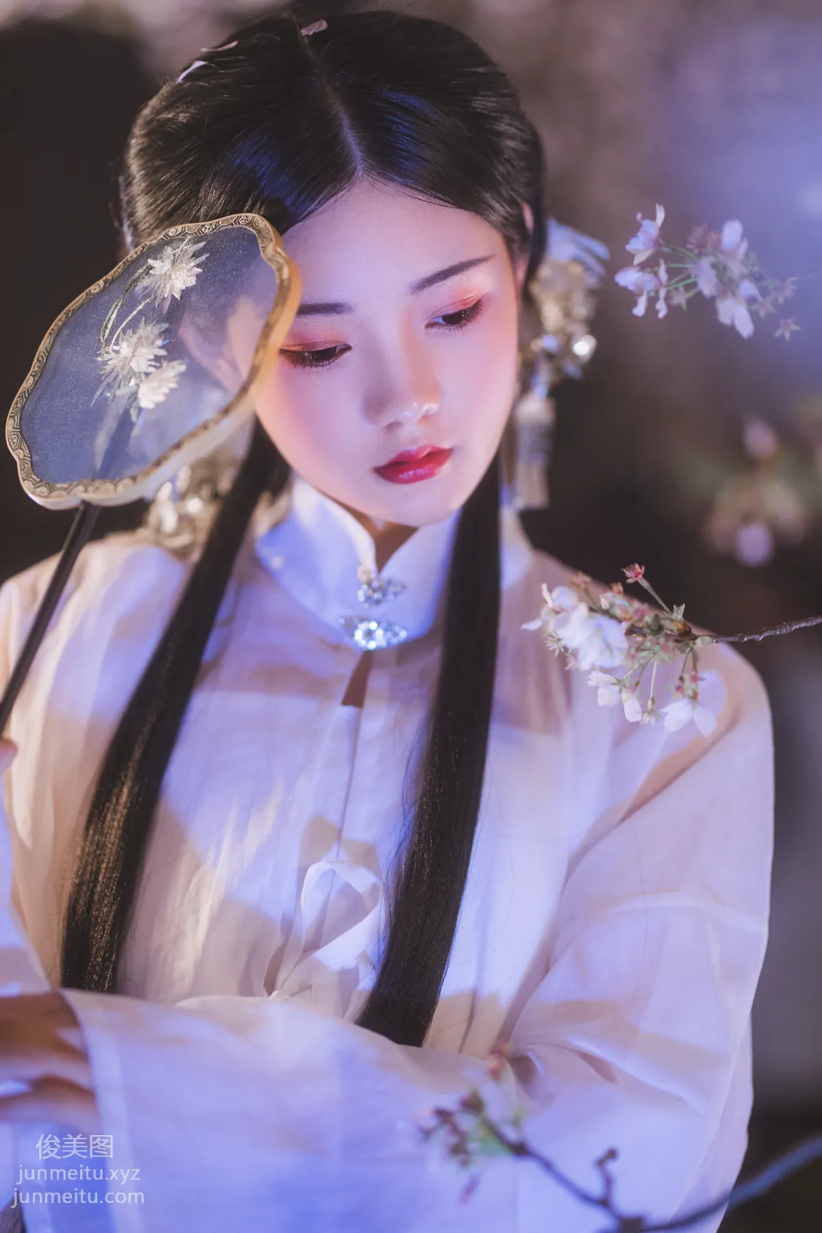 [艺图语] 2022.05.11 梦遣看花人 吴莹琨琨 page 14