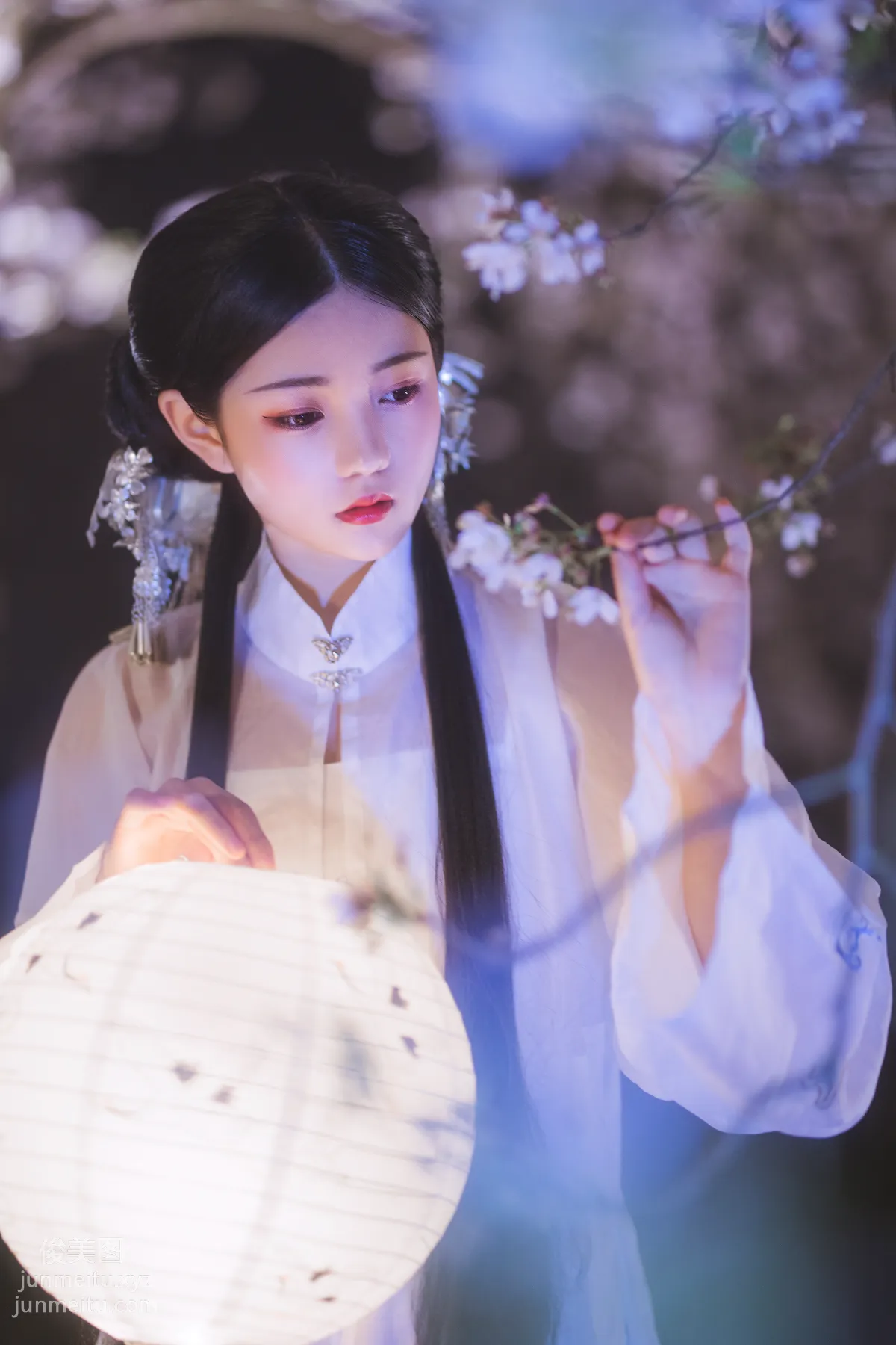 [艺图语] 2022.05.11 梦遣看花人 吴莹琨琨 page 17