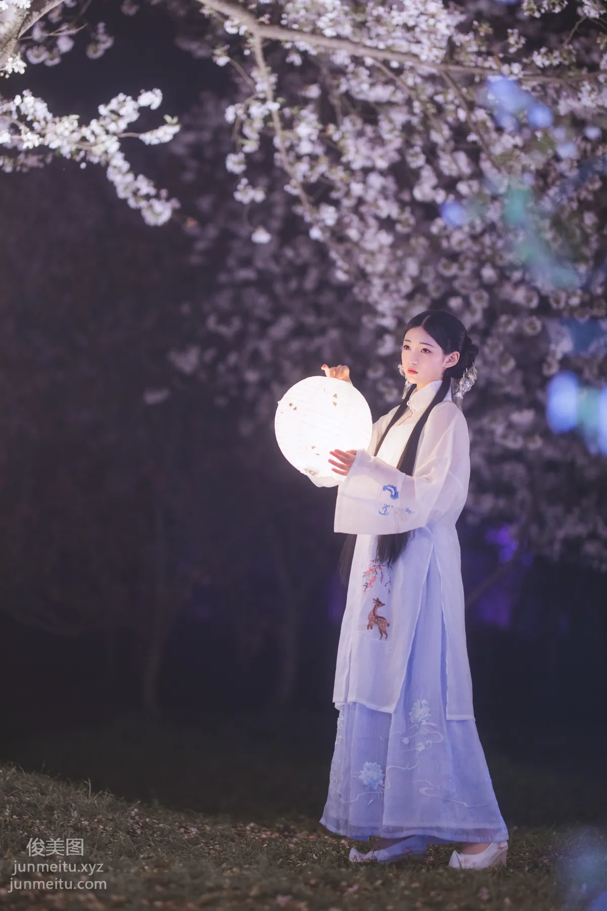 [艺图语] 2022.05.11 梦遣看花人 吴莹琨琨 page 18