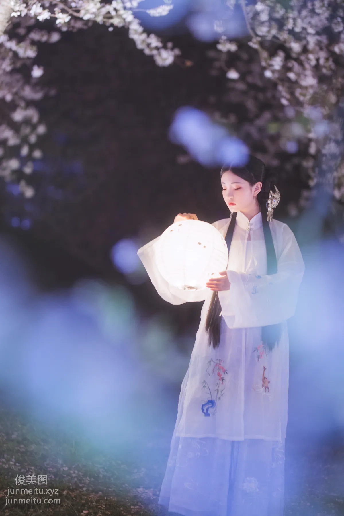 [艺图语] 2022.05.11 梦遣看花人 吴莹琨琨 page 20