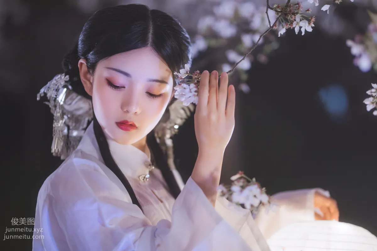 [艺图语] 2022.05.11 梦遣看花人 吴莹琨琨 page 22