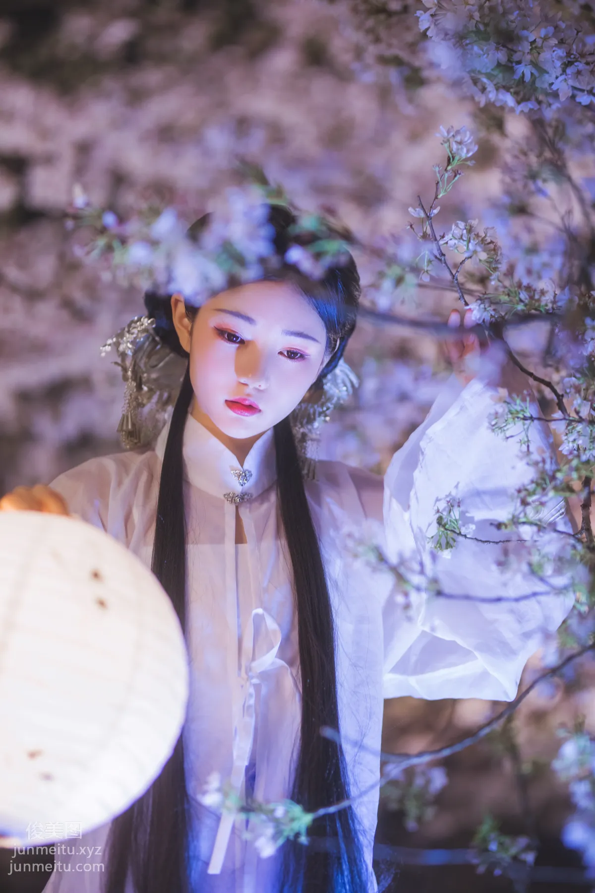 [艺图语] 2022.05.11 梦遣看花人 吴莹琨琨 page 23