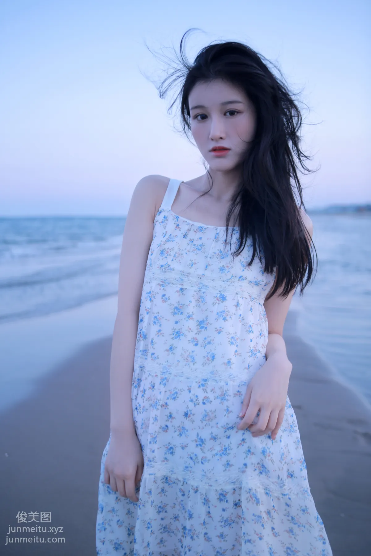 [艺图语] 2022.05.15 很靠近海 尚雨茜Momooly page 26