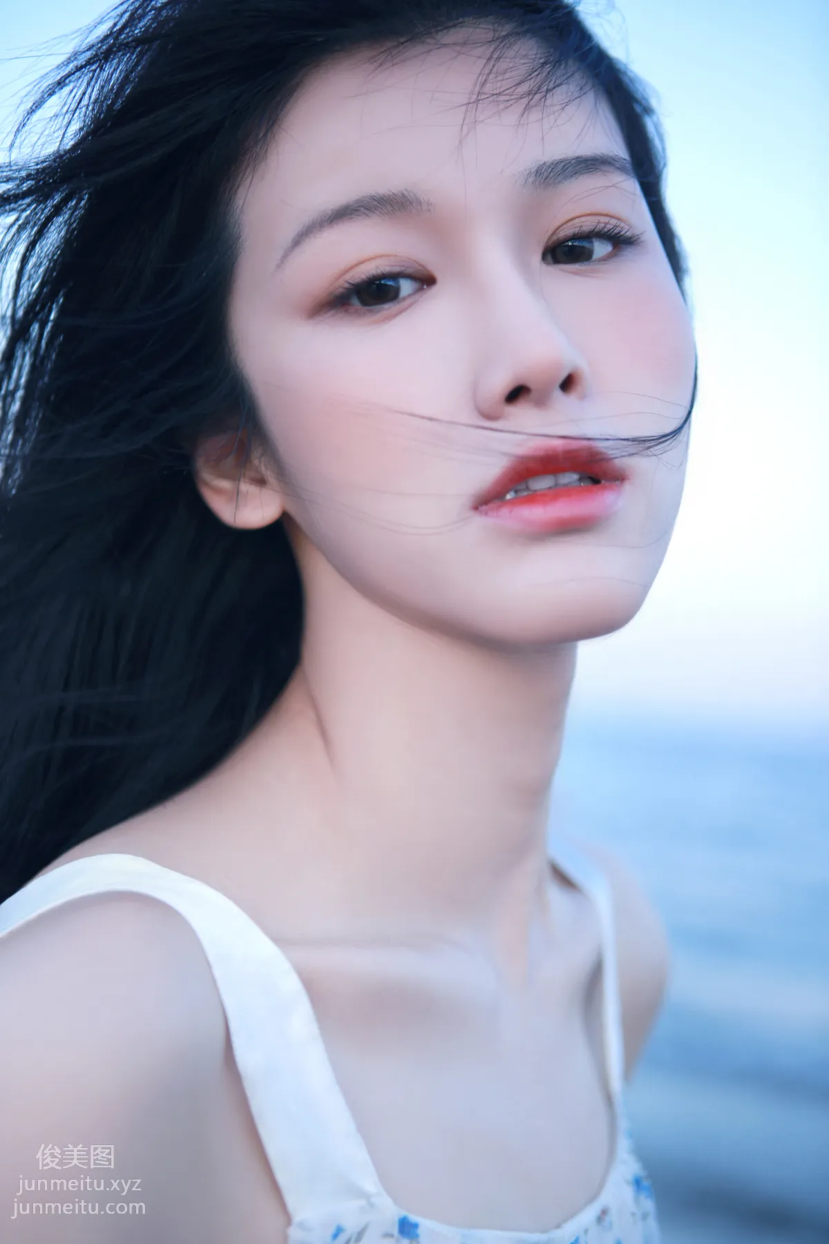 [艺图语] 2022.05.15 很靠近海 尚雨茜Momooly page 27