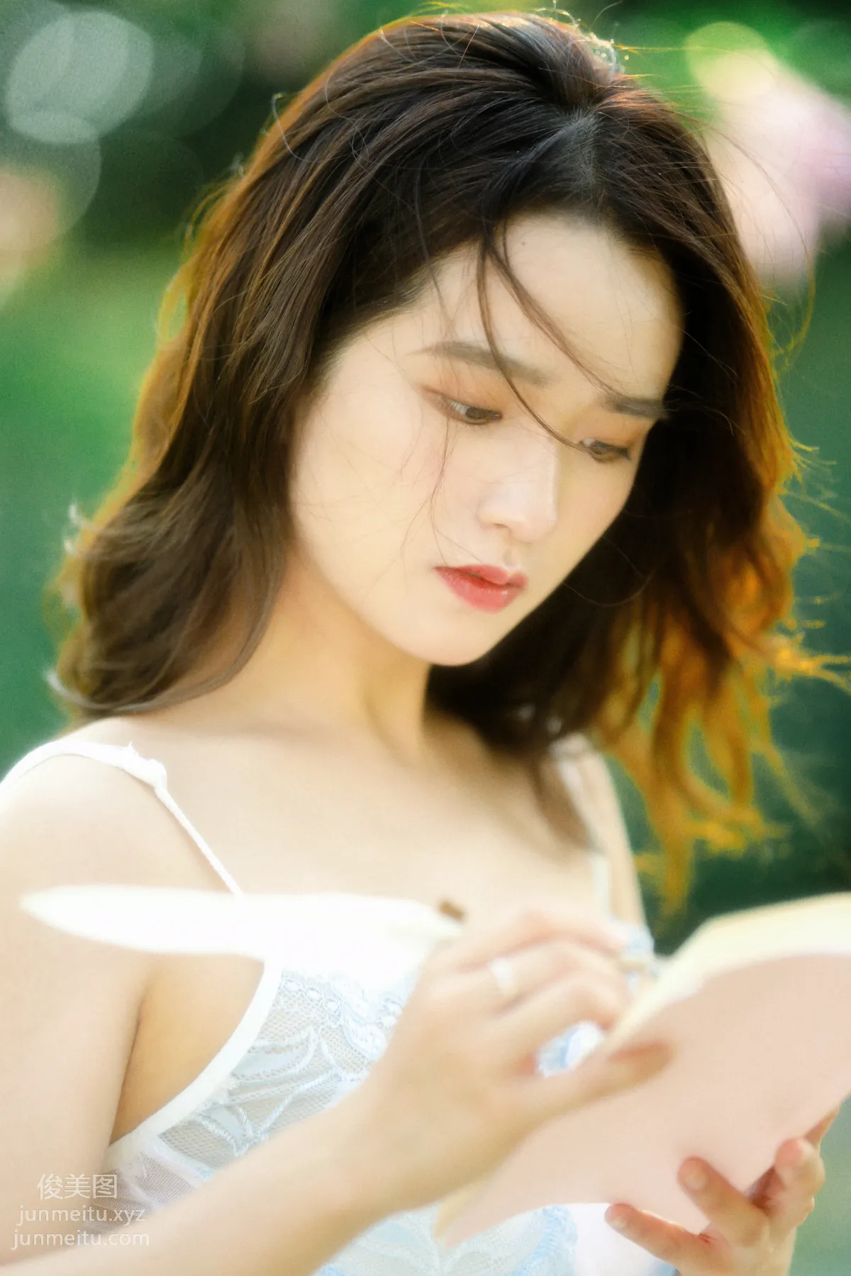 [艺图语] 2022.05.22 月光女孩 落落 page 4