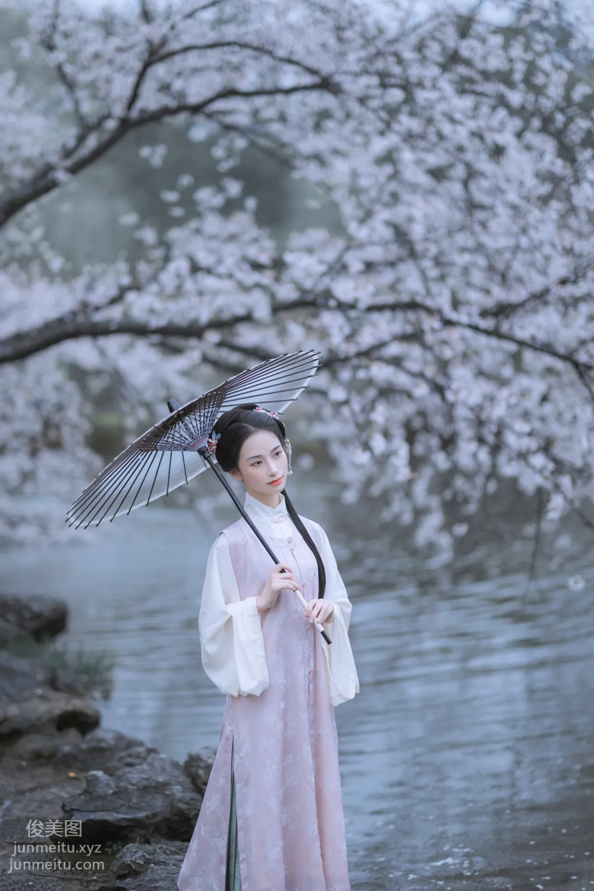 [艺图语] 2022.05.25 雨樱花 眸小妖 page 4