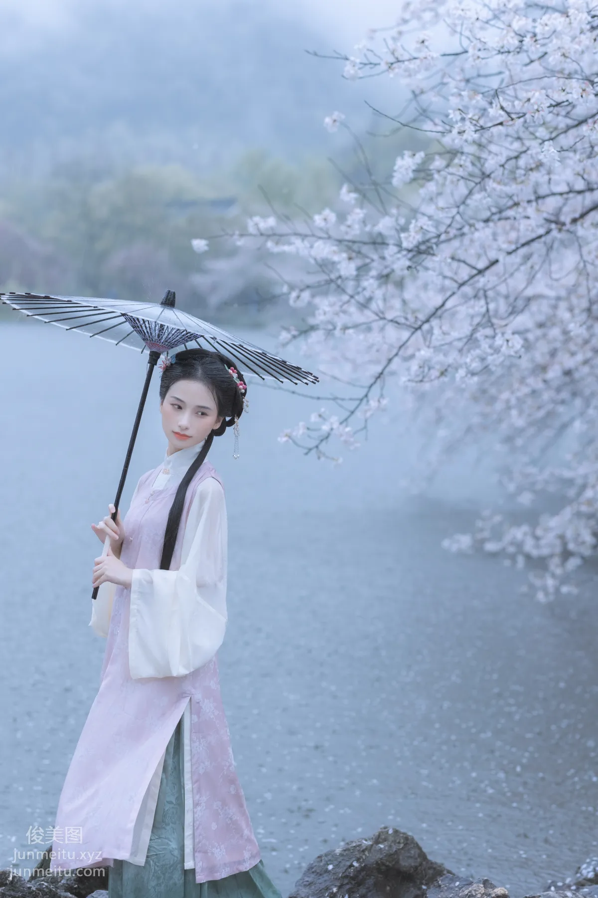 [艺图语] 2022.05.25 雨樱花 眸小妖 page 6