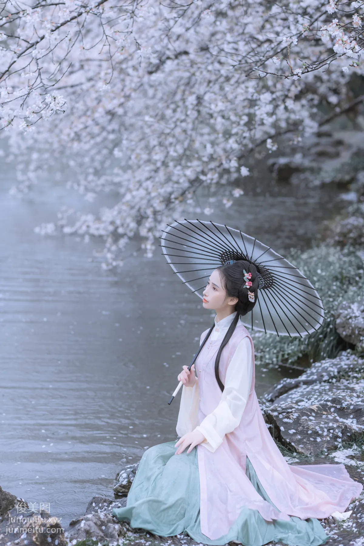 [艺图语] 2022.05.25 雨樱花 眸小妖 page 14