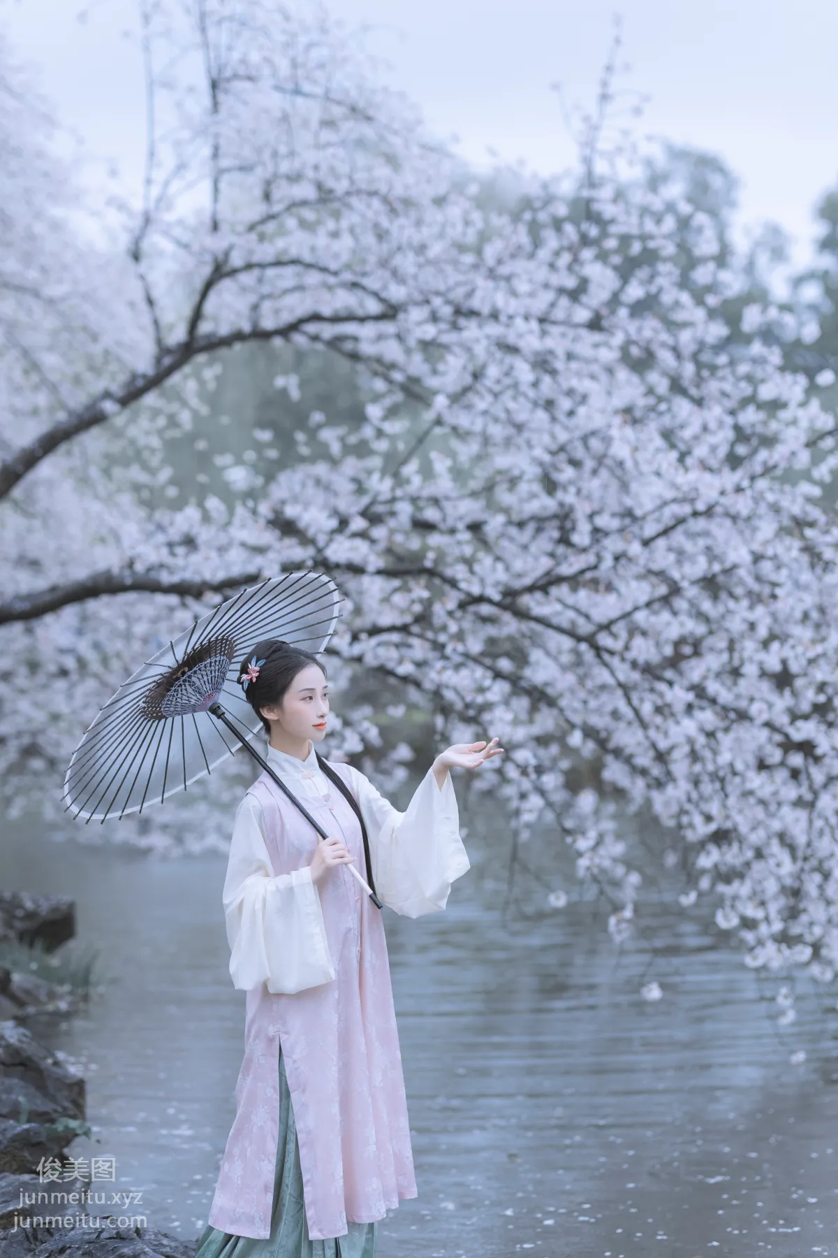 [艺图语] 2022.05.25 雨樱花 眸小妖 page 15