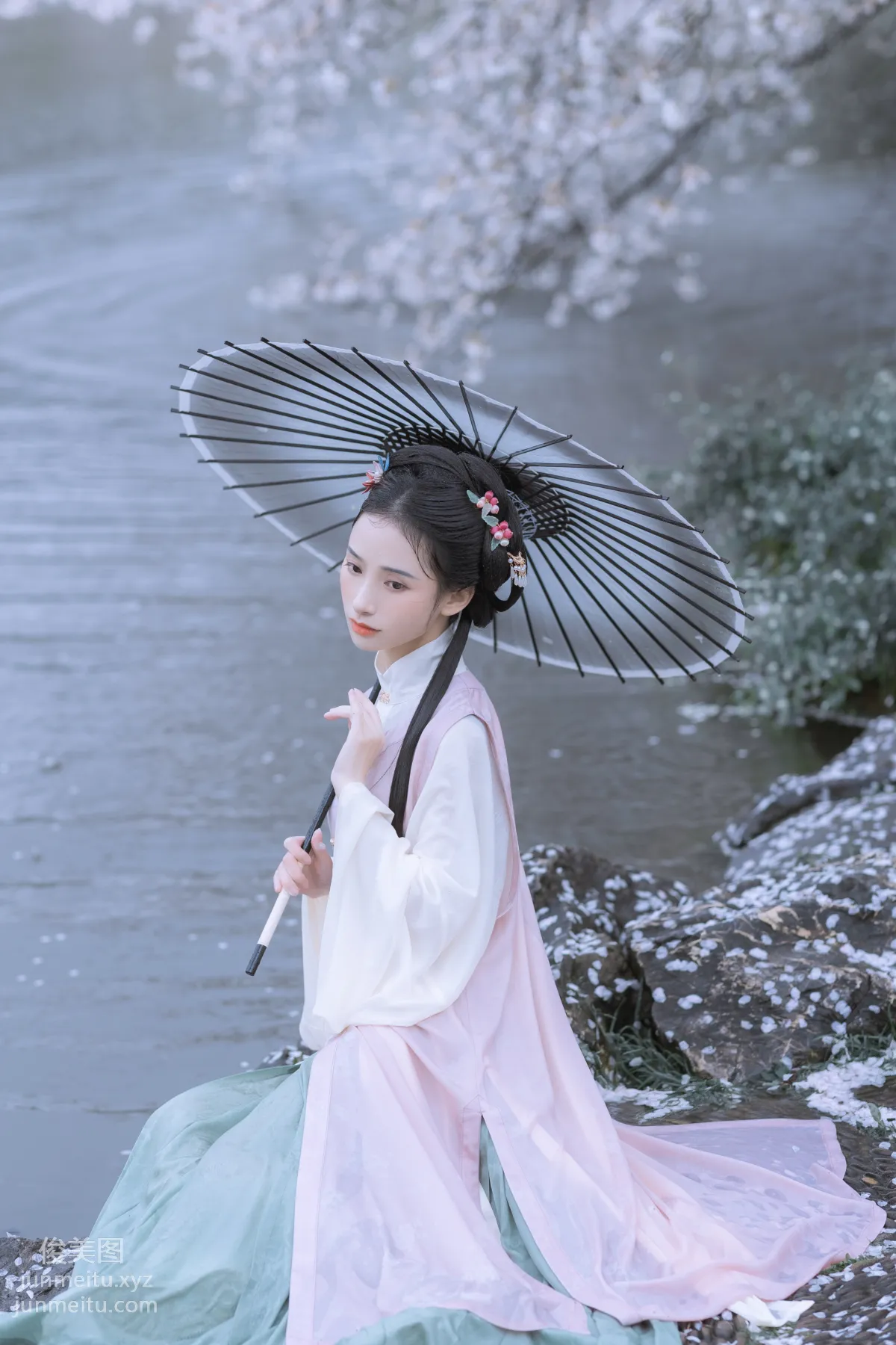 [艺图语] 2022.05.25 雨樱花 眸小妖 page 17