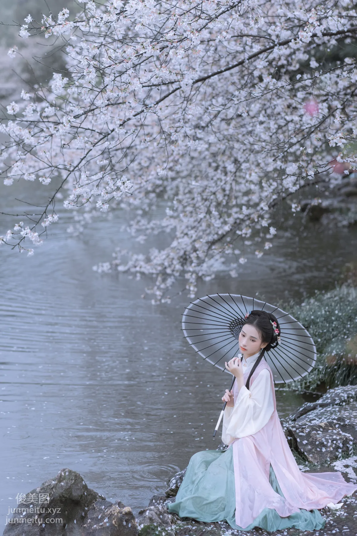 [艺图语] 2022.05.25 雨樱花 眸小妖 page 18