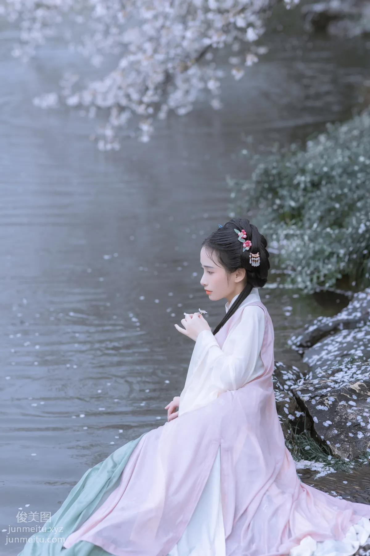 [艺图语] 2022.05.25 雨樱花 眸小妖 page 20