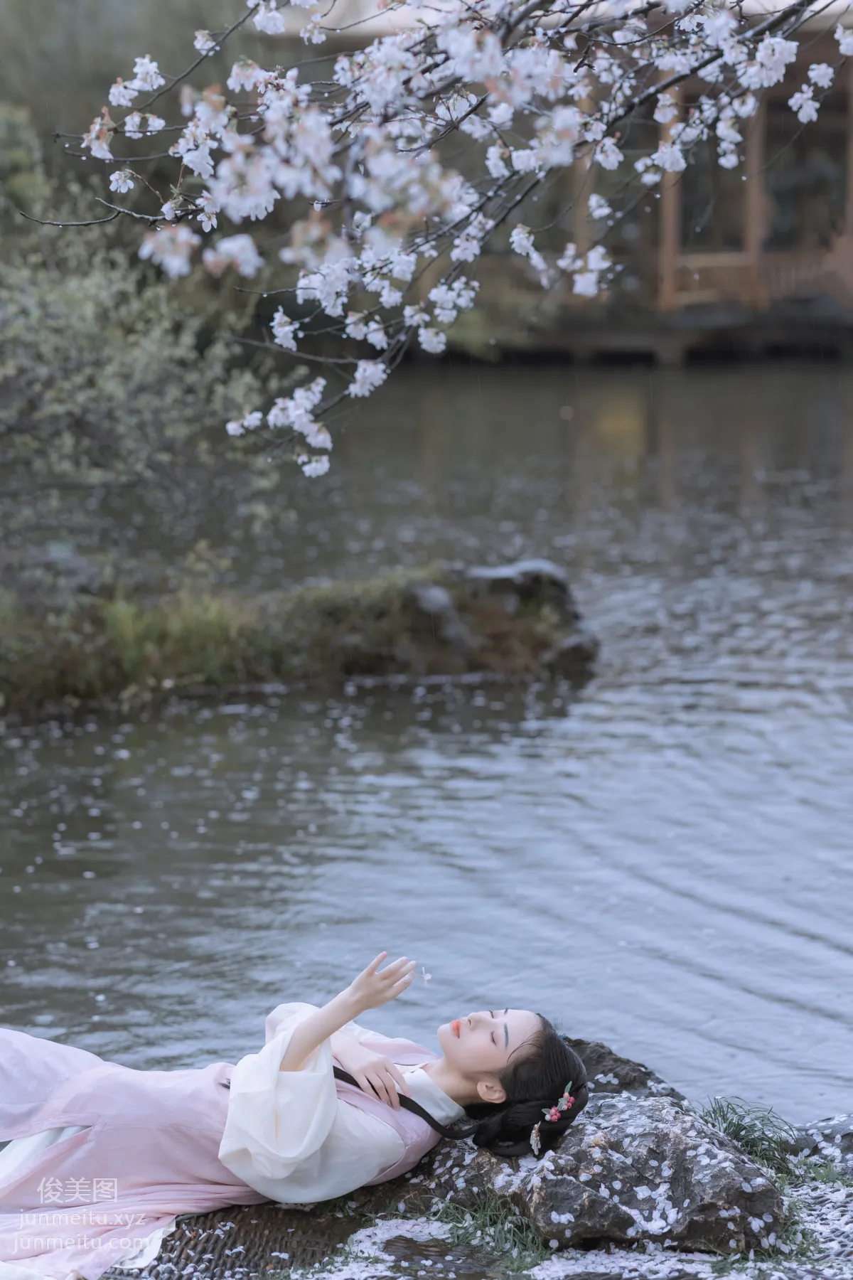 [艺图语] 2022.05.25 雨樱花 眸小妖 page 22