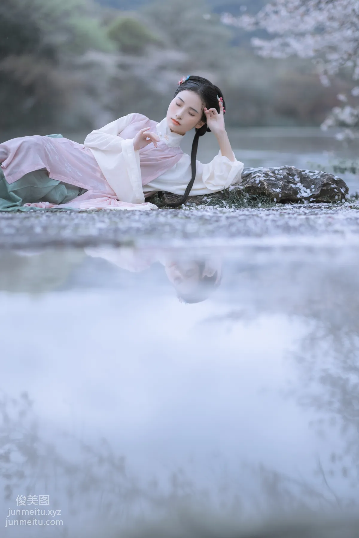 [艺图语] 2022.05.25 雨樱花 眸小妖 page 24