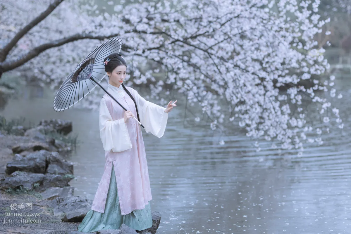 [艺图语] 2022.05.25 雨樱花 眸小妖 page 26