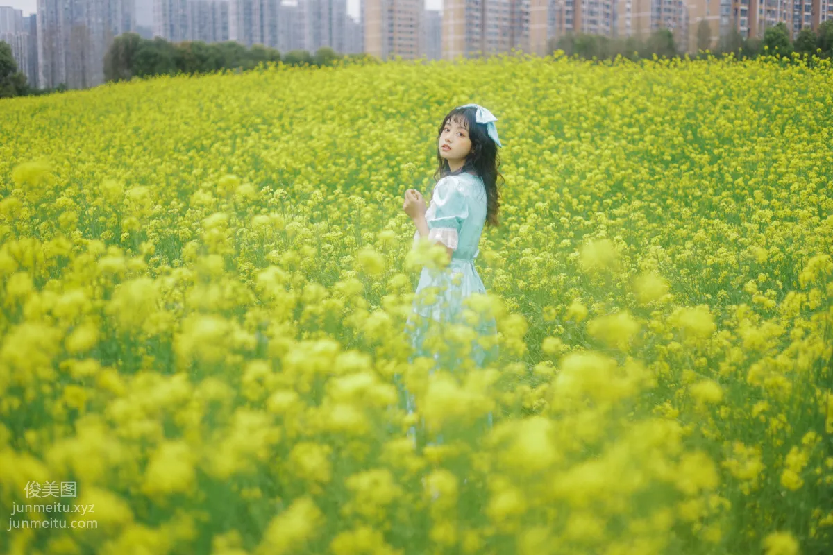 [艺图语] 2022.05.26 黄色花海 芊芊 page 17