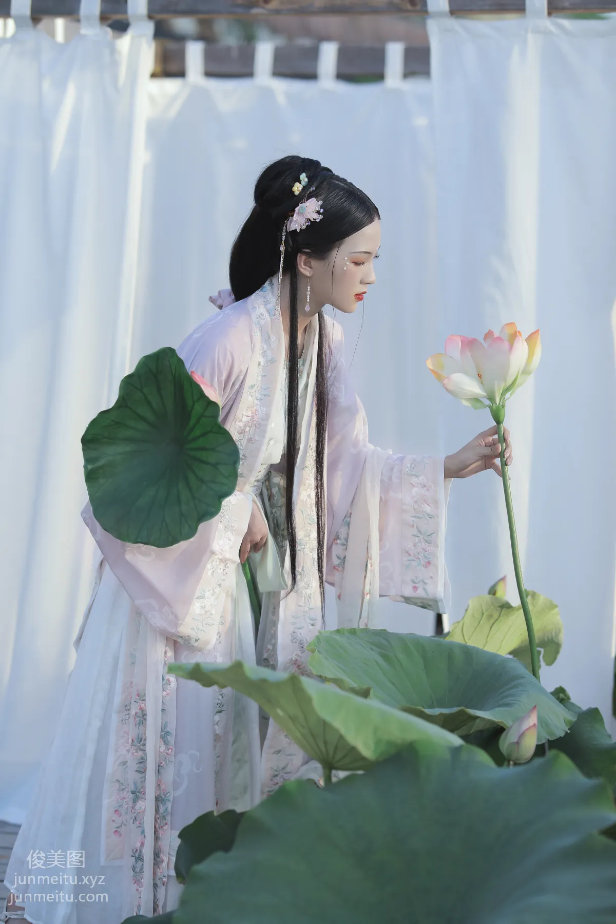 [艺图语] 2022.05.30 芙蓉 ella page 5