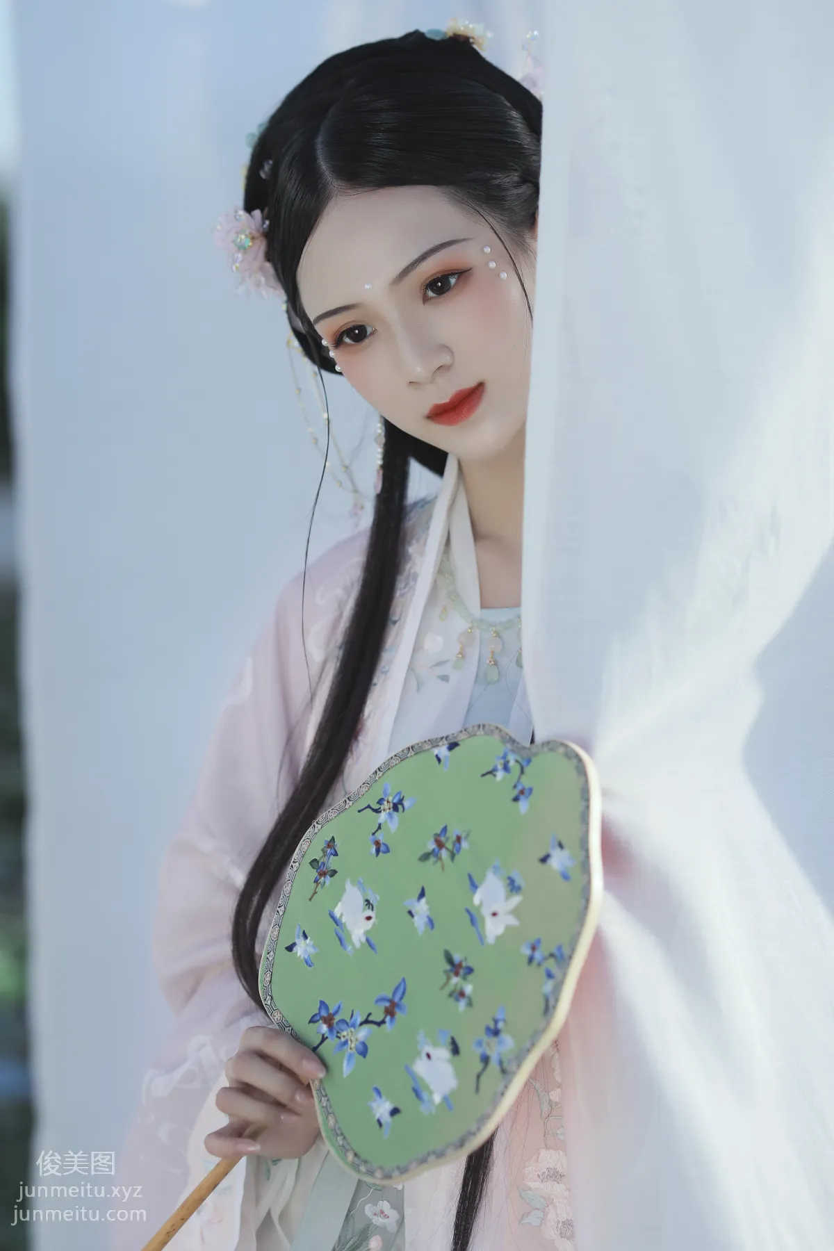 [艺图语] 2022.05.30 芙蓉 ella page 18