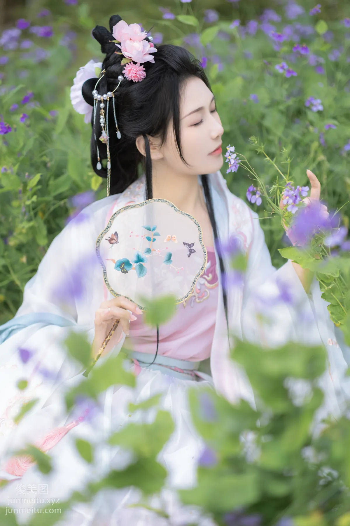 [艺图语] 2022.06.04 花间 阿銧 page 20