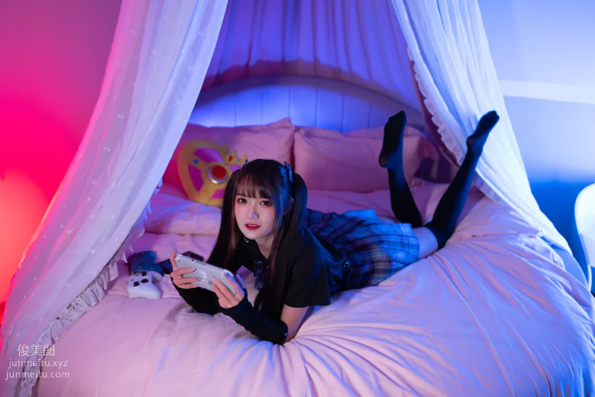 [艺图语] 2022.06.09 电竞少女 兔子Zzz不吃胡萝卜 page 8