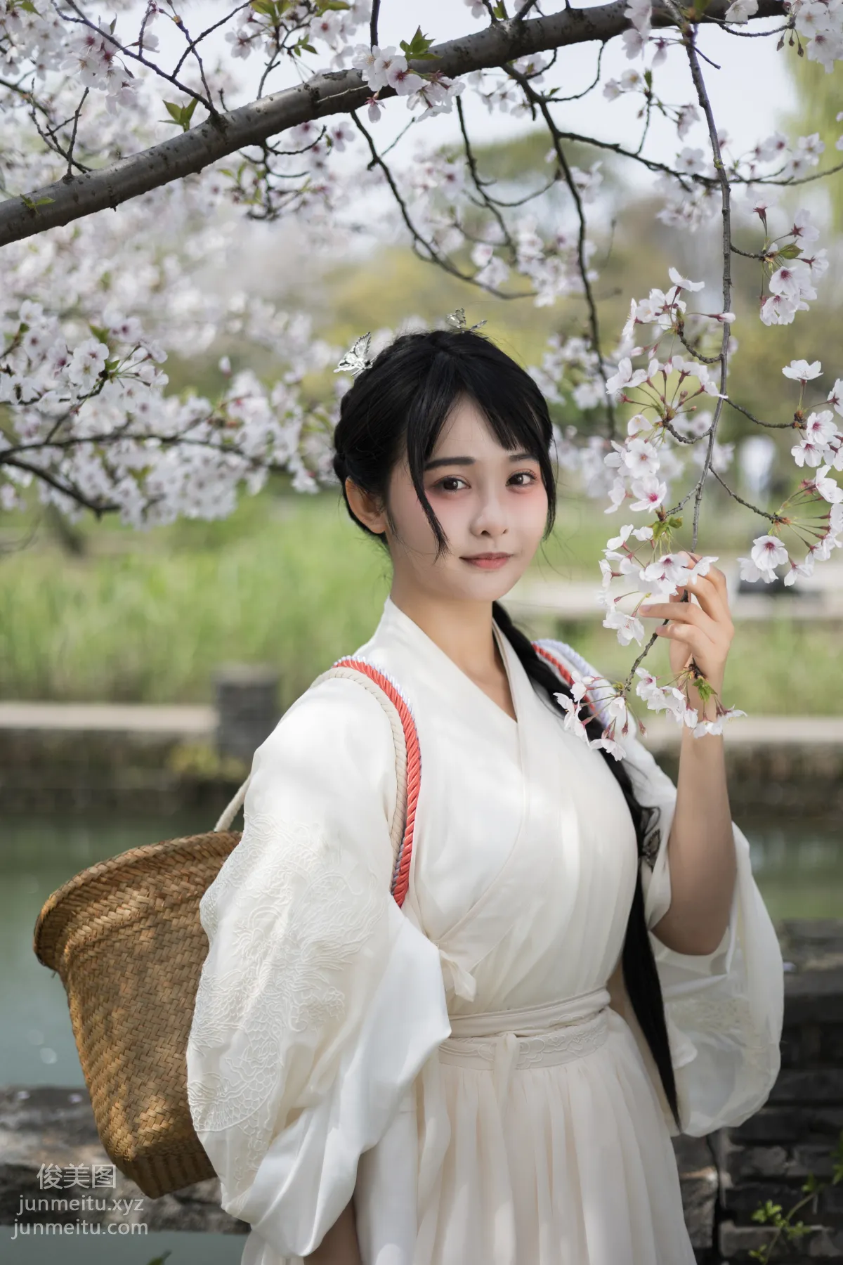 [艺图语] 2022.06.11 四月如你 杨馥羽 page 38