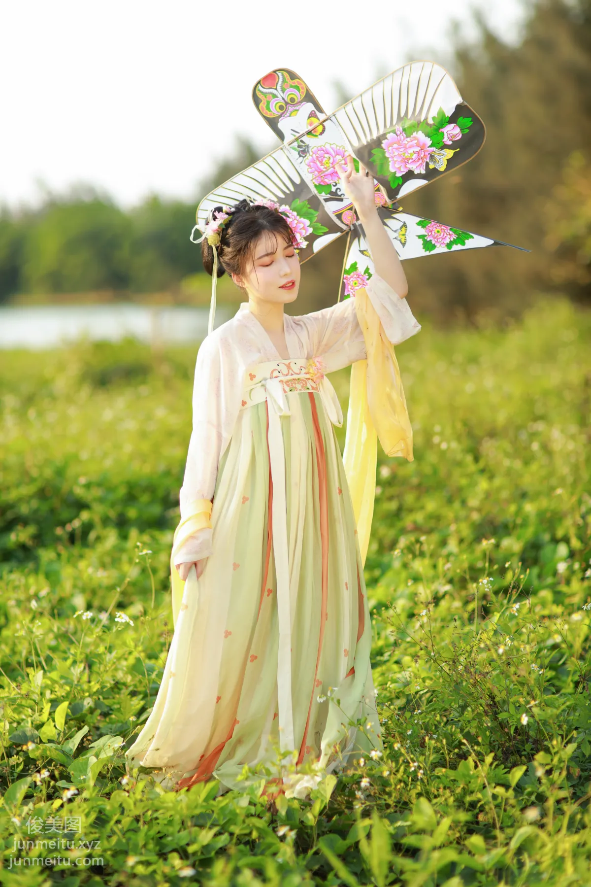 [艺图语] 2022.06.11 夏日少女 我超白_ page 10