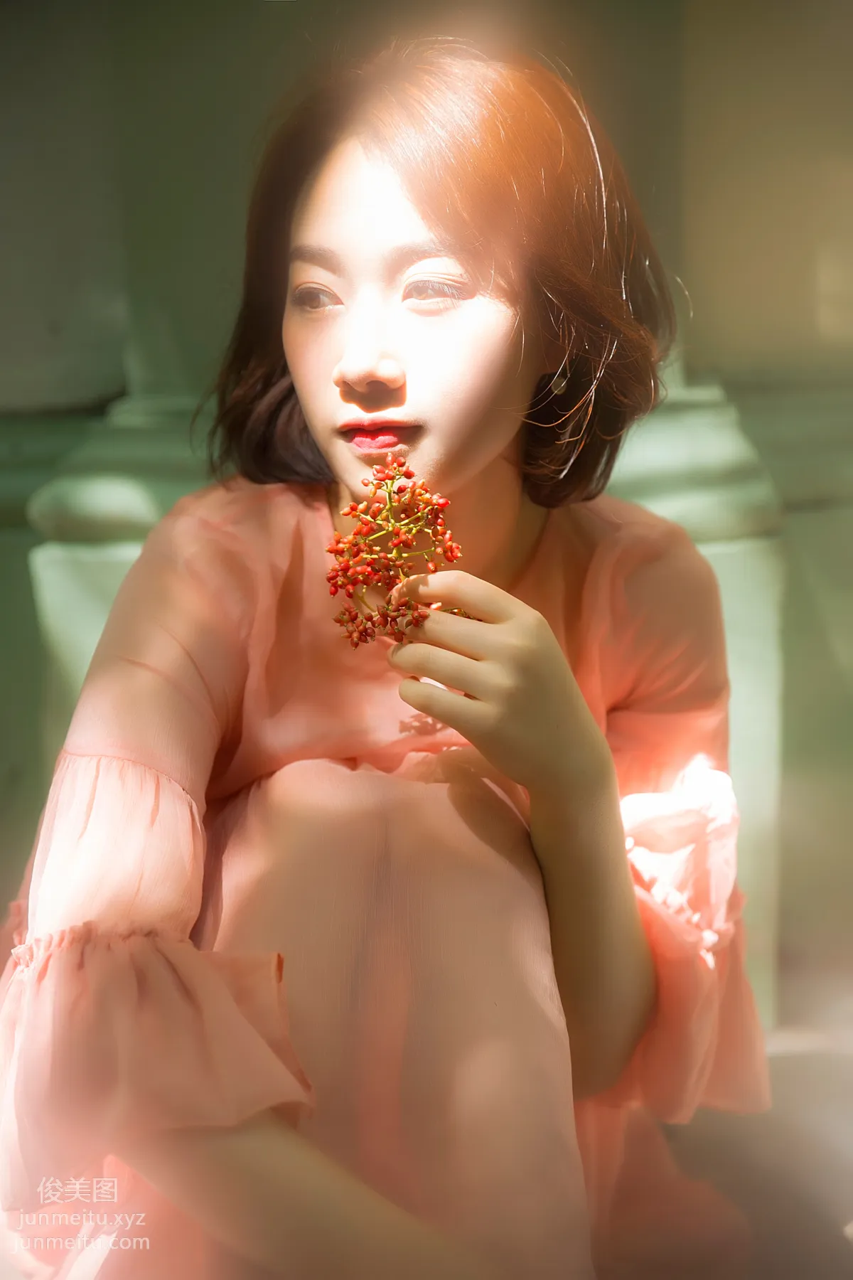 [艺图语] 2022.06.18 原来有些女生真的会发光 赵婧祎zHAoJinGyI page 12