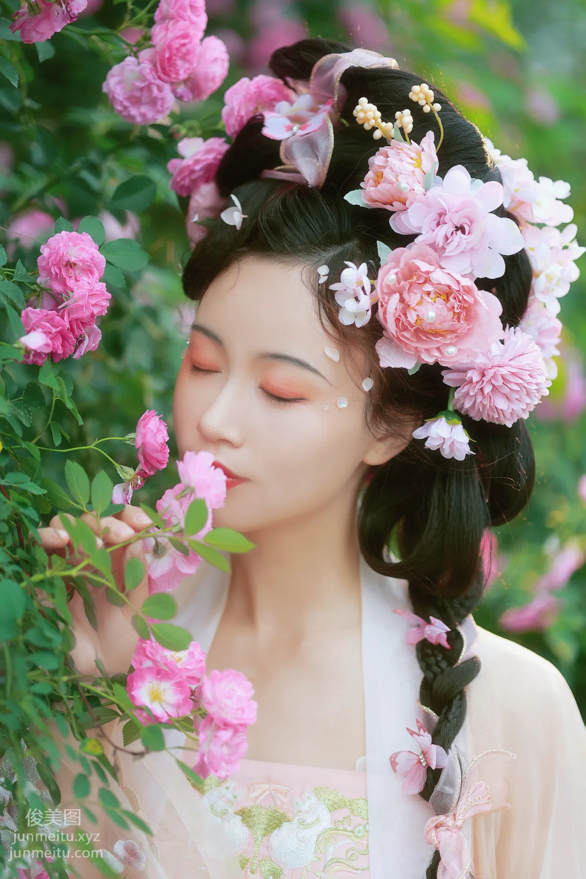 [艺图语] 2022.06.18 蔷薇花神 笑笑 page 32