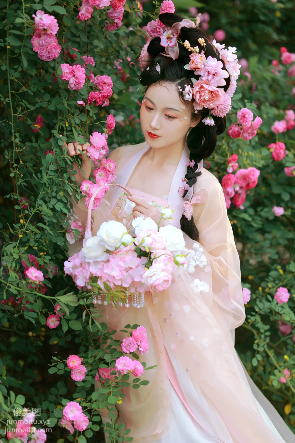 [艺图语] 2022.06.18 蔷薇花神 笑笑 page 33