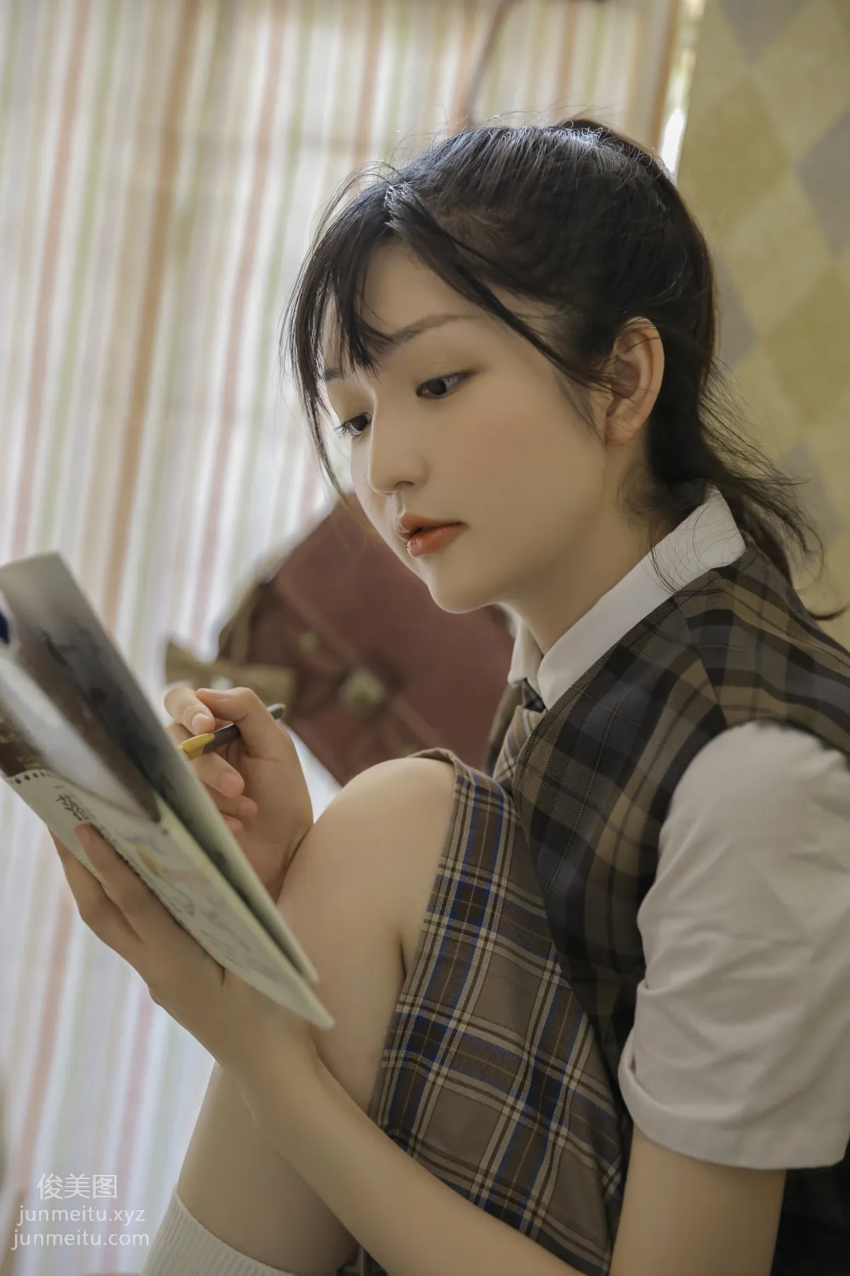 [艺图语] 2022.06.29 高校女生 金迪-Vivian page 5