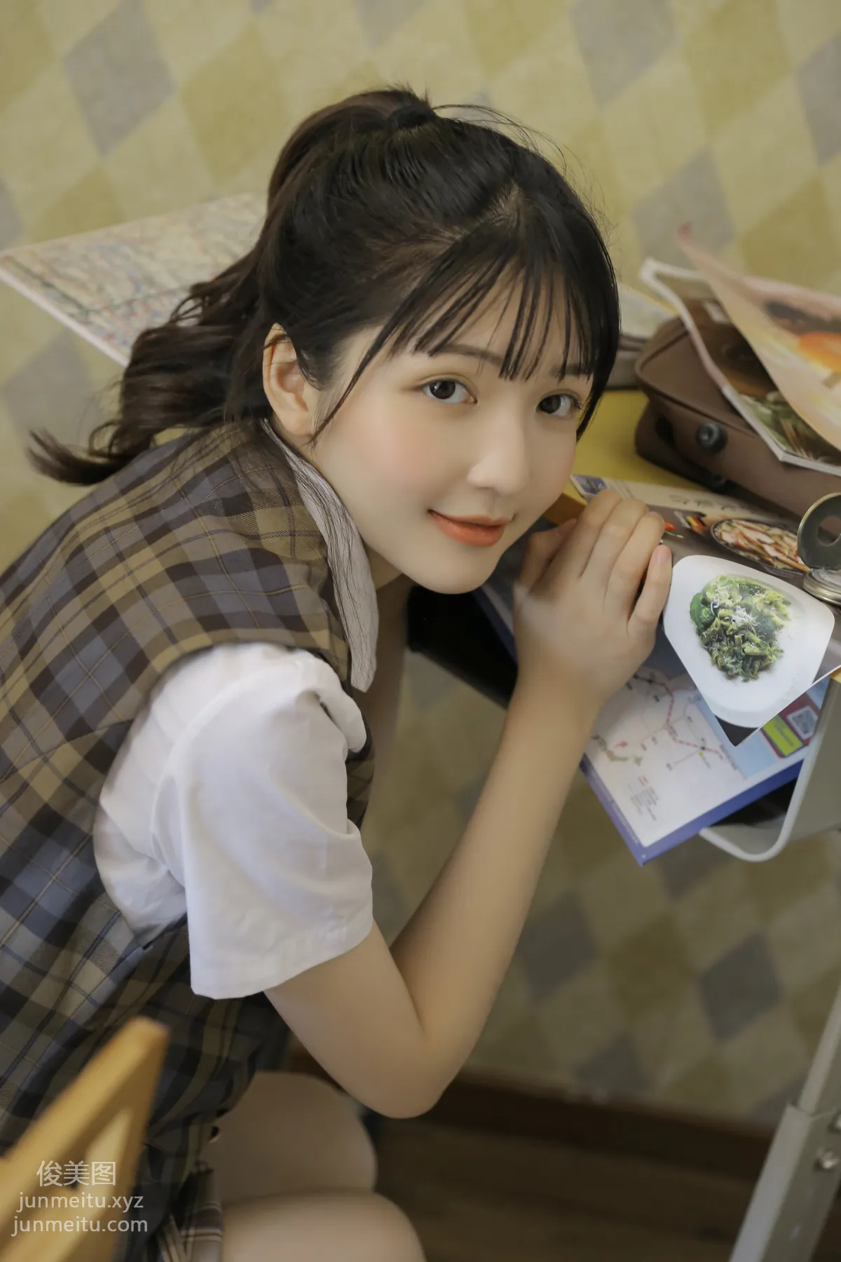 [艺图语] 2022.06.29 高校女生 金迪-Vivian page 11