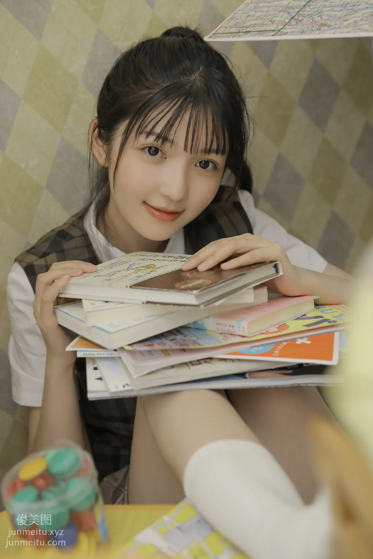 [艺图语] 2022.06.29 高校女生 金迪-Vivian page 12
