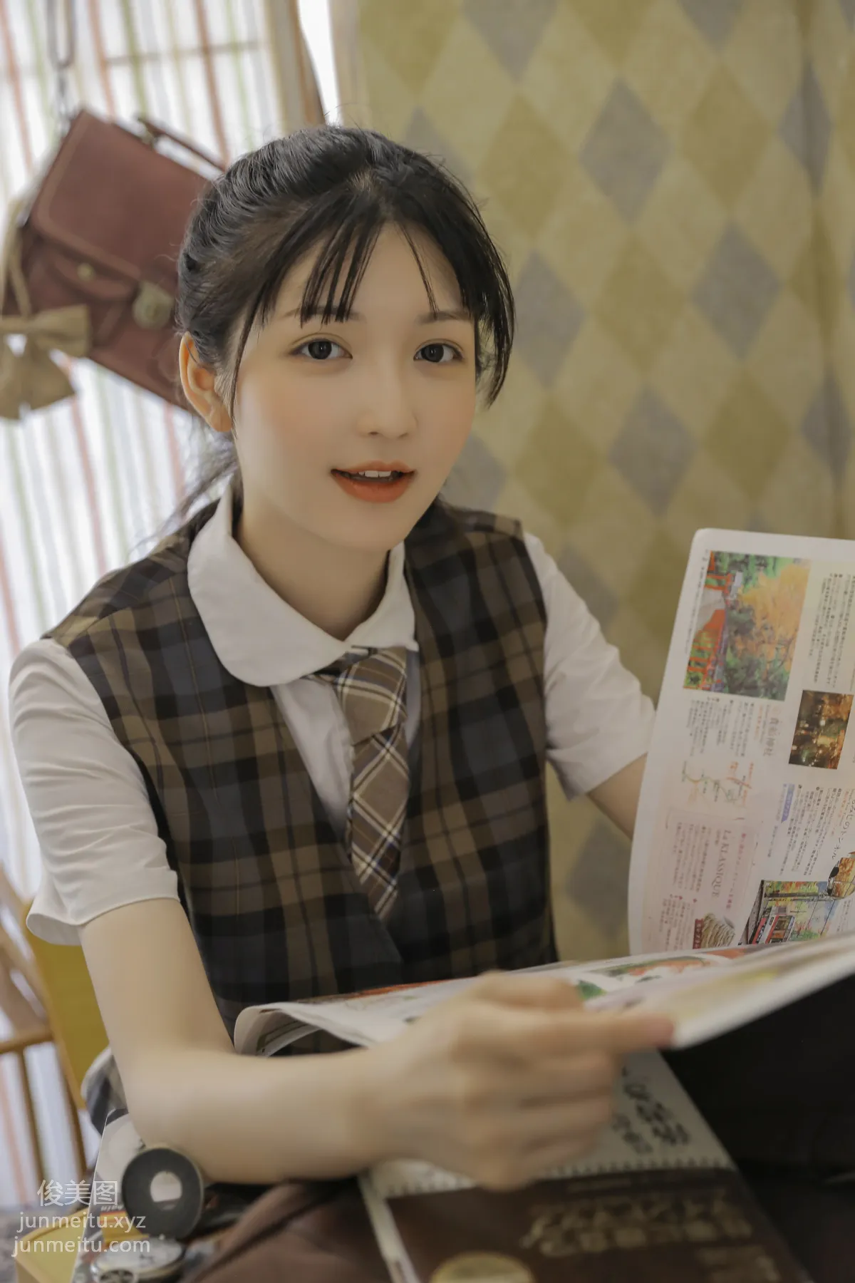 [艺图语] 2022.06.29 高校女生 金迪-Vivian page 17