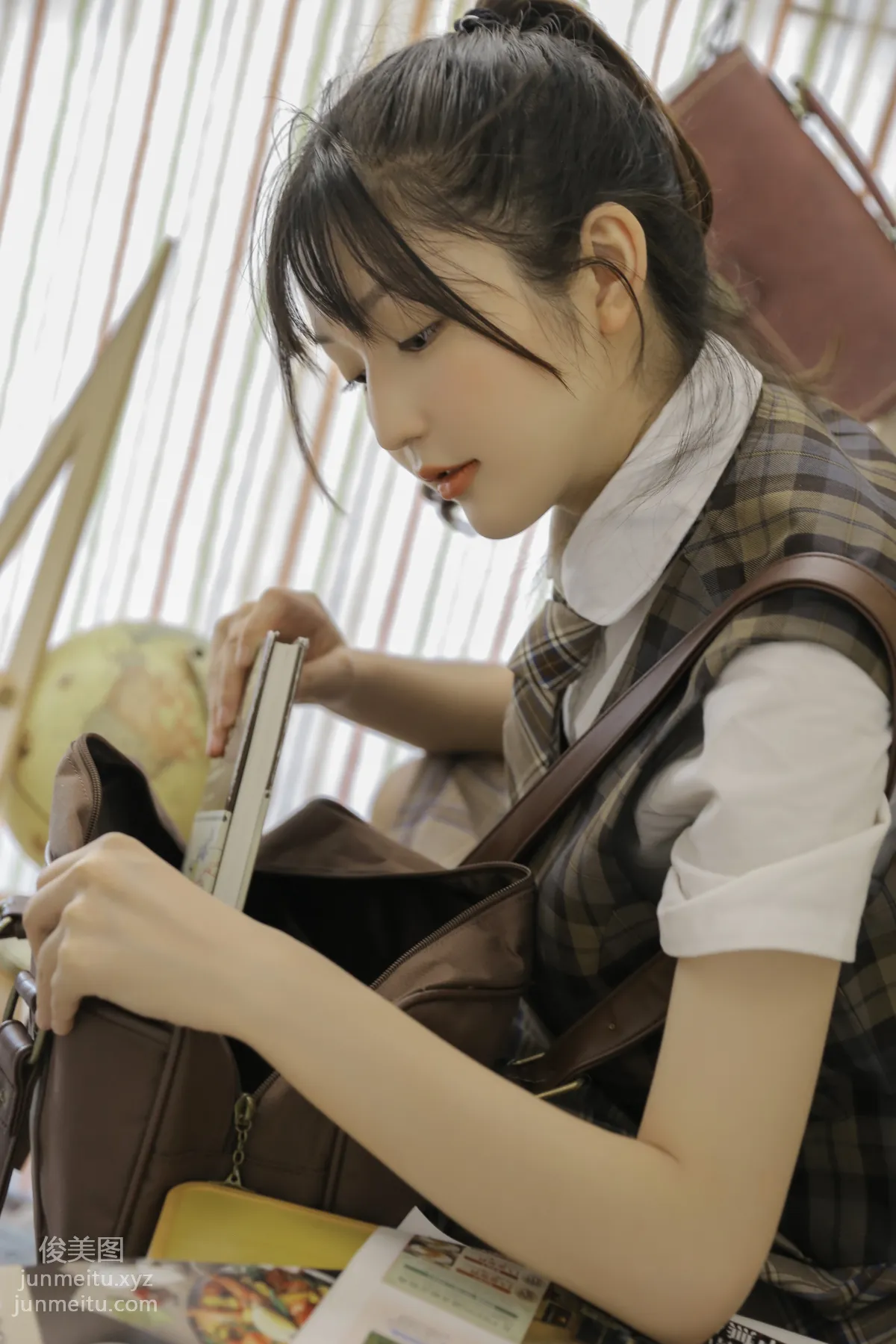 [艺图语] 2022.06.29 高校女生 金迪-Vivian page 22