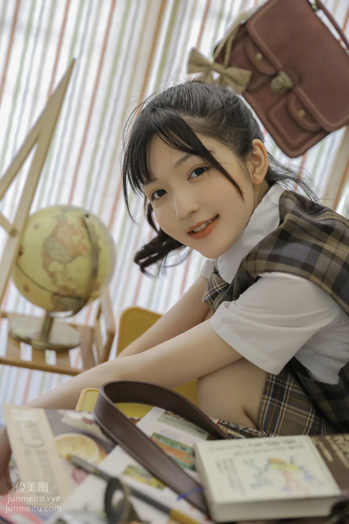 [艺图语] 2022.06.29 高校女生 金迪-Vivian page 23