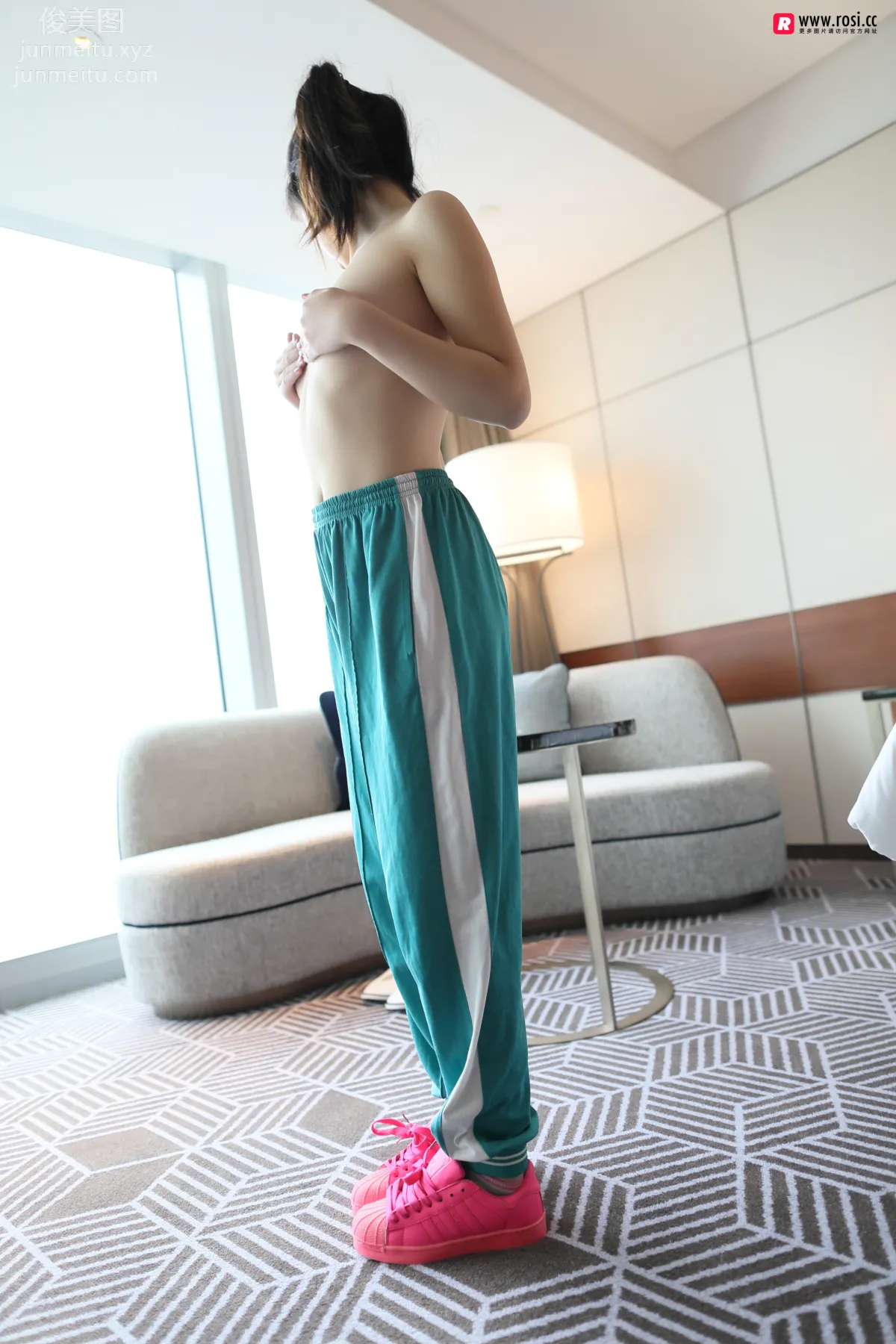 [ROSI写真] 2018.09.24 NO.2483 page 16