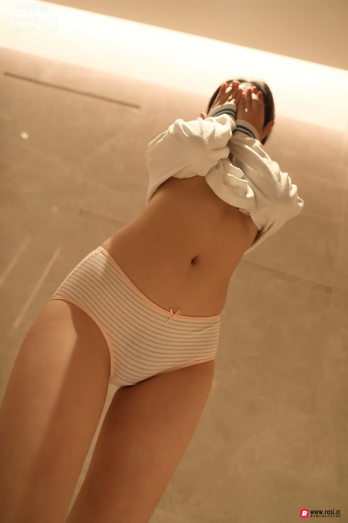 [ROSI写真] 2018.12.12 NO.2562 page 21