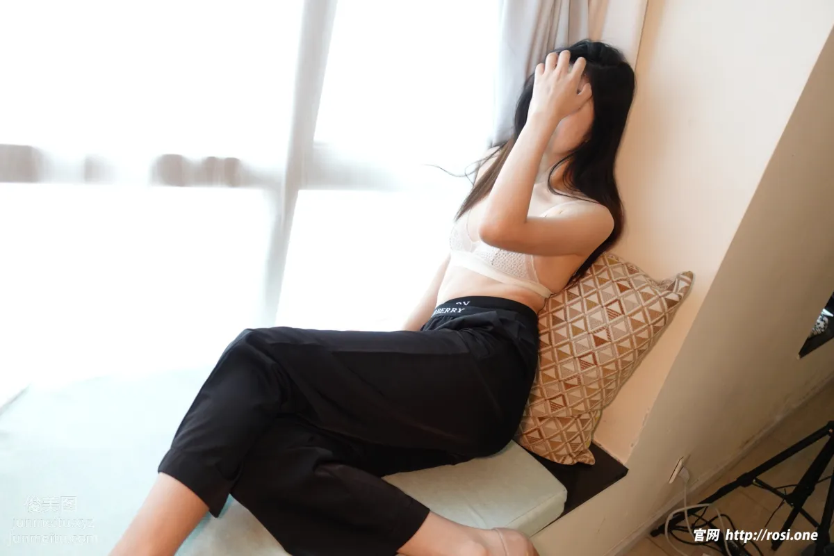 [ROSI写真]2022.11.04 NO.3987 page 2