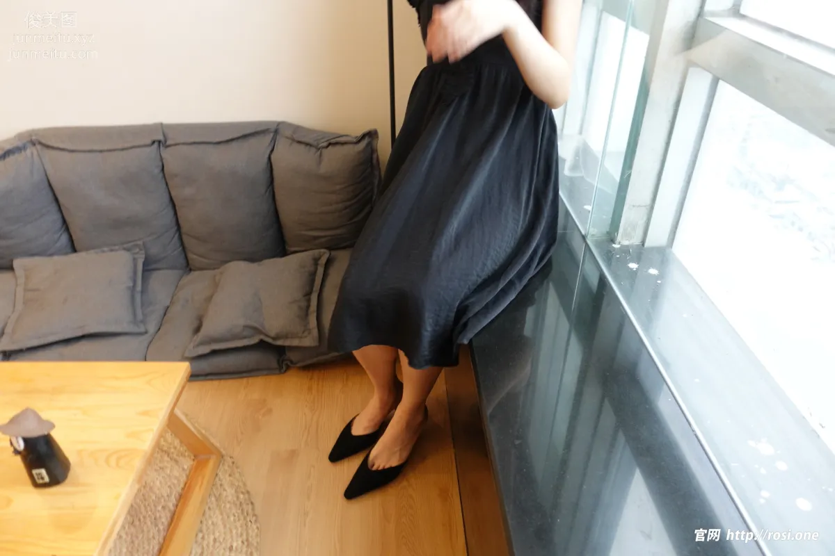 [ROSI写真]2022.11.21 NO.4004 page 4