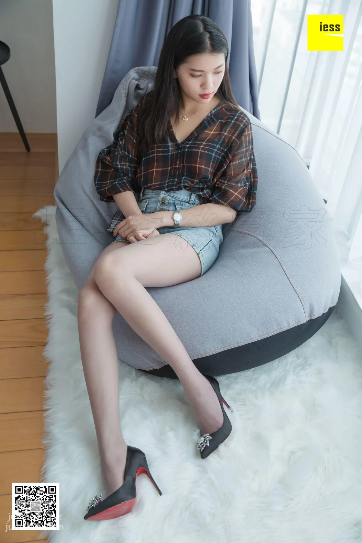 [IESS异思趣向] 2018.10.11 丝享家335：《白毛绒地毯上的灰丝》七七 [93P] page 2
