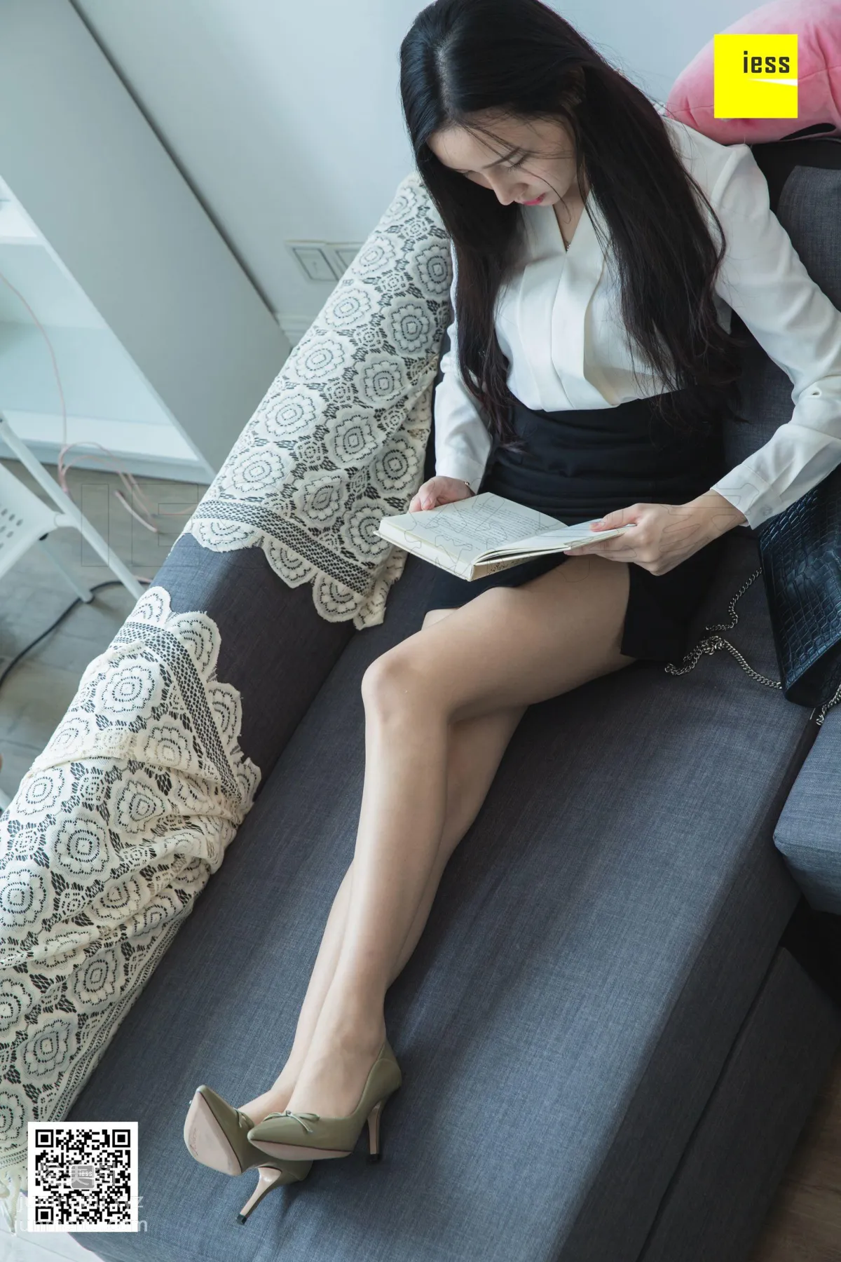 [IESS异思趣向] 2018.10.23 丝享家343：《文欣微肉制服美足》文欣 [90P] page 24