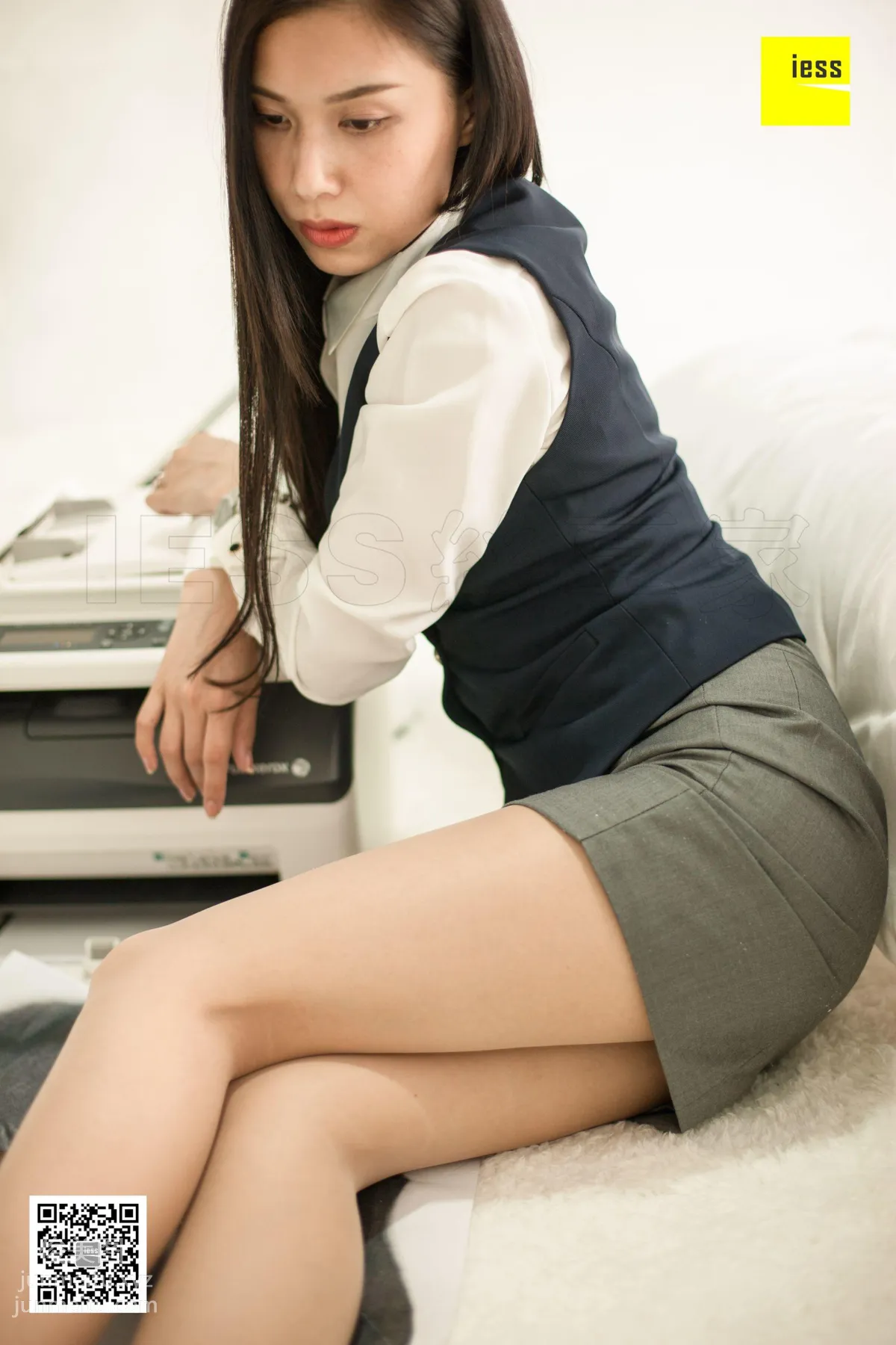 [IESS异思趣向] 2018.11.16 丝享家361：《偷玩复印机的女同事》辣妈（君君） [72P] page 31