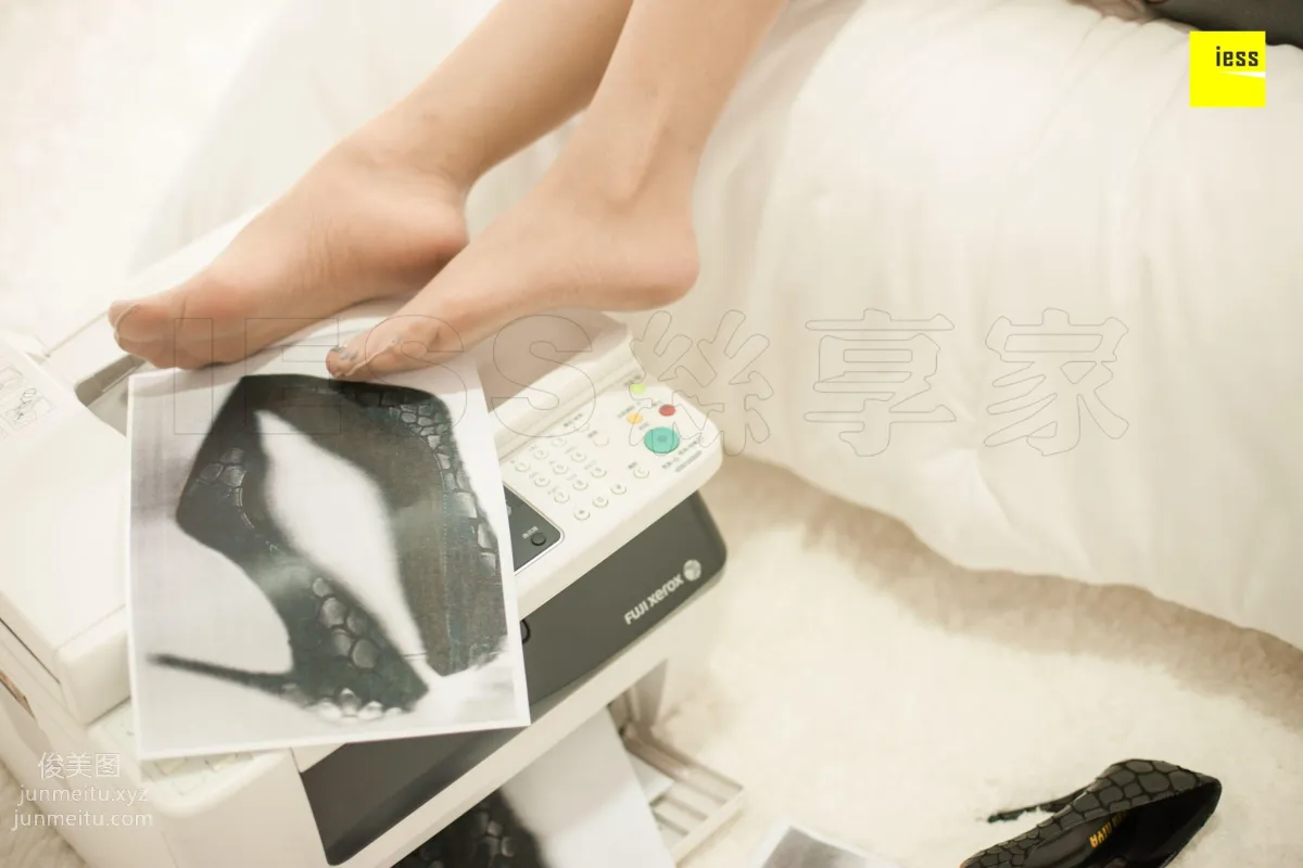 [IESS异思趣向] 2018.11.16 丝享家361：《偷玩复印机的女同事》辣妈（君君） [72P] page 43