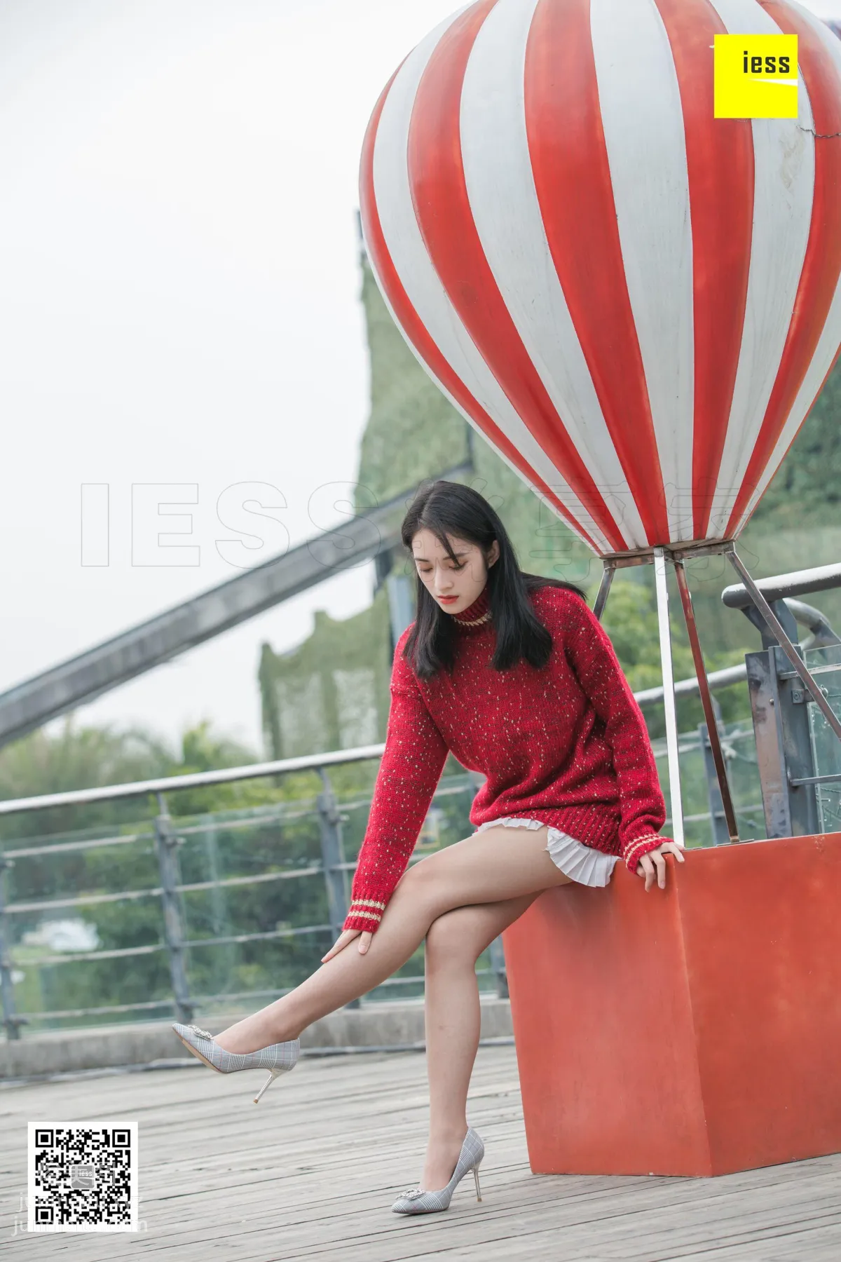 [IESS异思趣向] 2018.12.03 丝享家372：《街拍姗姗和小助理》姗姗 [92P] page 12