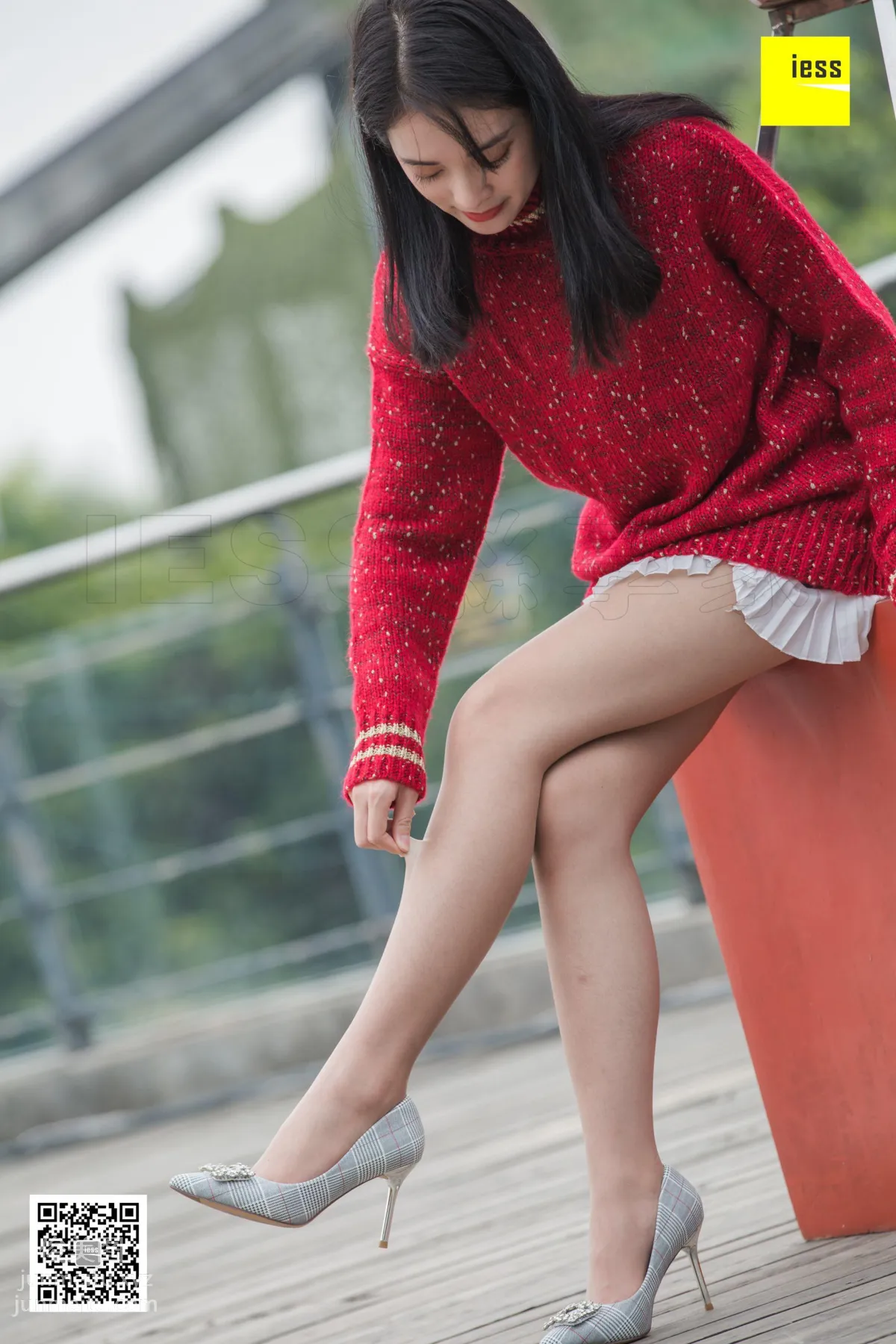 [IESS异思趣向] 2018.12.03 丝享家372：《街拍姗姗和小助理》姗姗 [92P] page 15