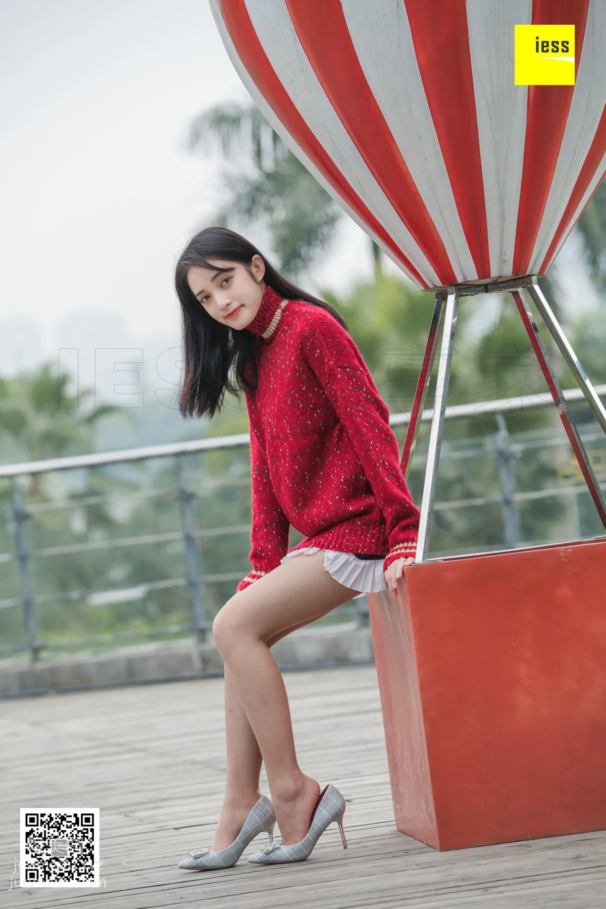 [IESS异思趣向] 2018.12.03 丝享家372：《街拍姗姗和小助理》姗姗 [92P] page 17