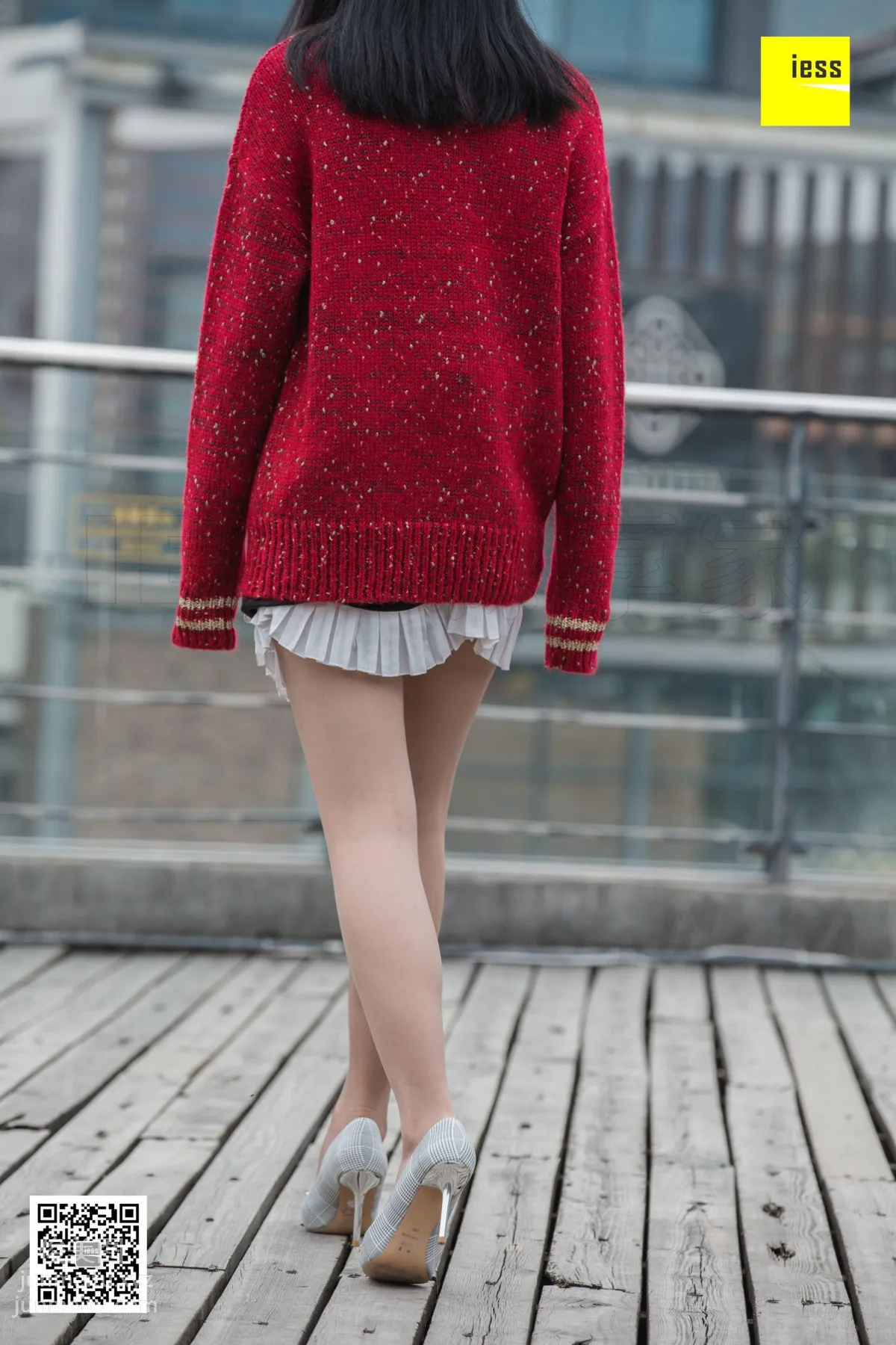 [IESS异思趣向] 2018.12.03 丝享家372：《街拍姗姗和小助理》姗姗 [92P] page 24